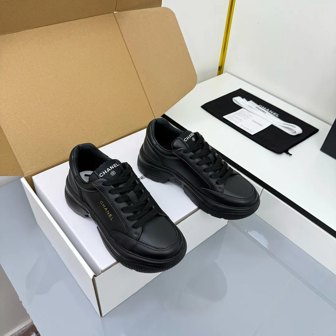 👟👟Ex-factory price 620👟👟 Chanel bread shoes ~ original calfskin panda shoes Chanel 25C latest hot style panda black and white sports shoes casual sneakers Xiaoxiang hot item classic black and white panda color coco girls must pay Fabric: original custom mixed sheepskin lining: original imported breathable mesh lining outsole: Original molded rubber + TPU combination Size: Women's 35-41